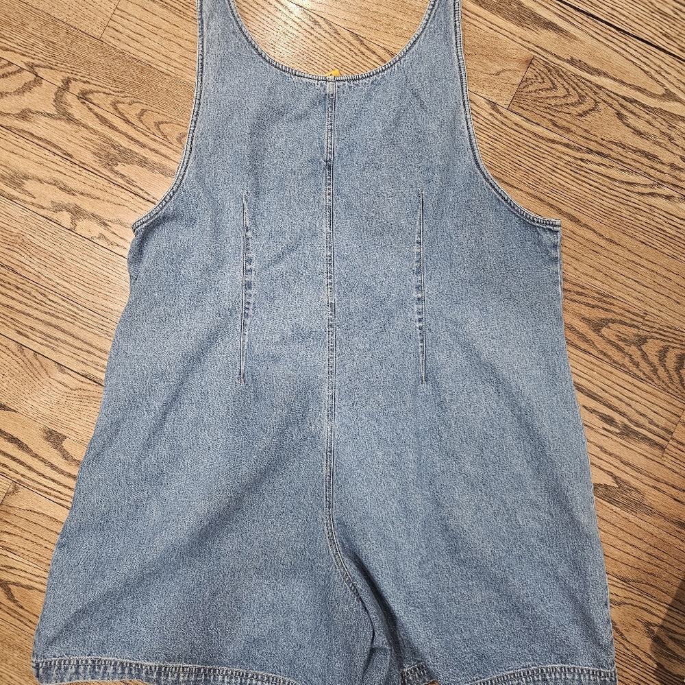 Pooh Woman Short Overalls Featuring Tigger - Picture 5 of 8